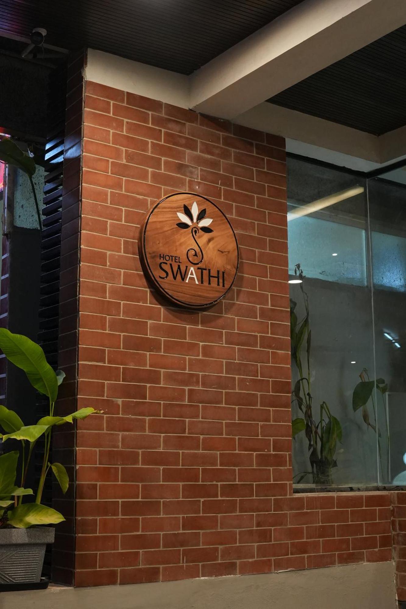 Hotel Swathi 호스펫 외부 사진