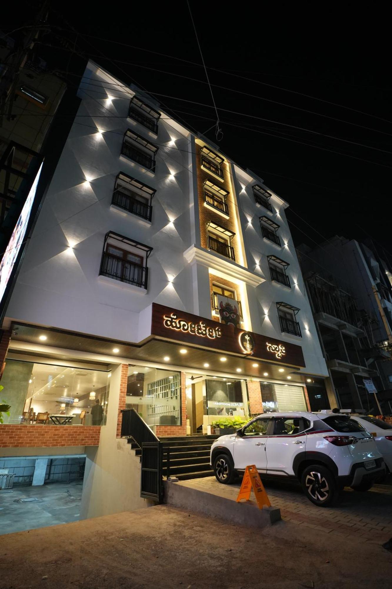 Hotel Swathi 호스펫 외부 사진