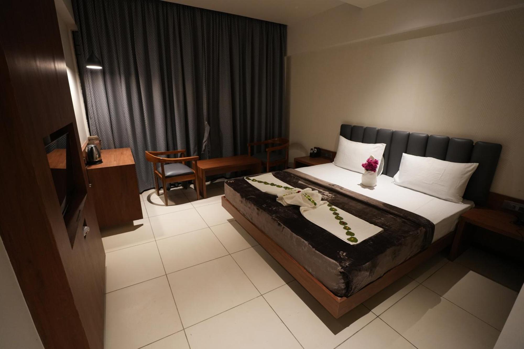 Hotel Swathi 호스펫 외부 사진
