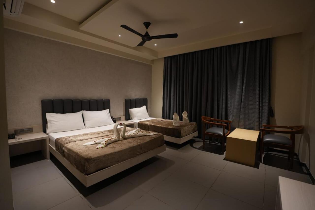 Hotel Swathi 호스펫 외부 사진