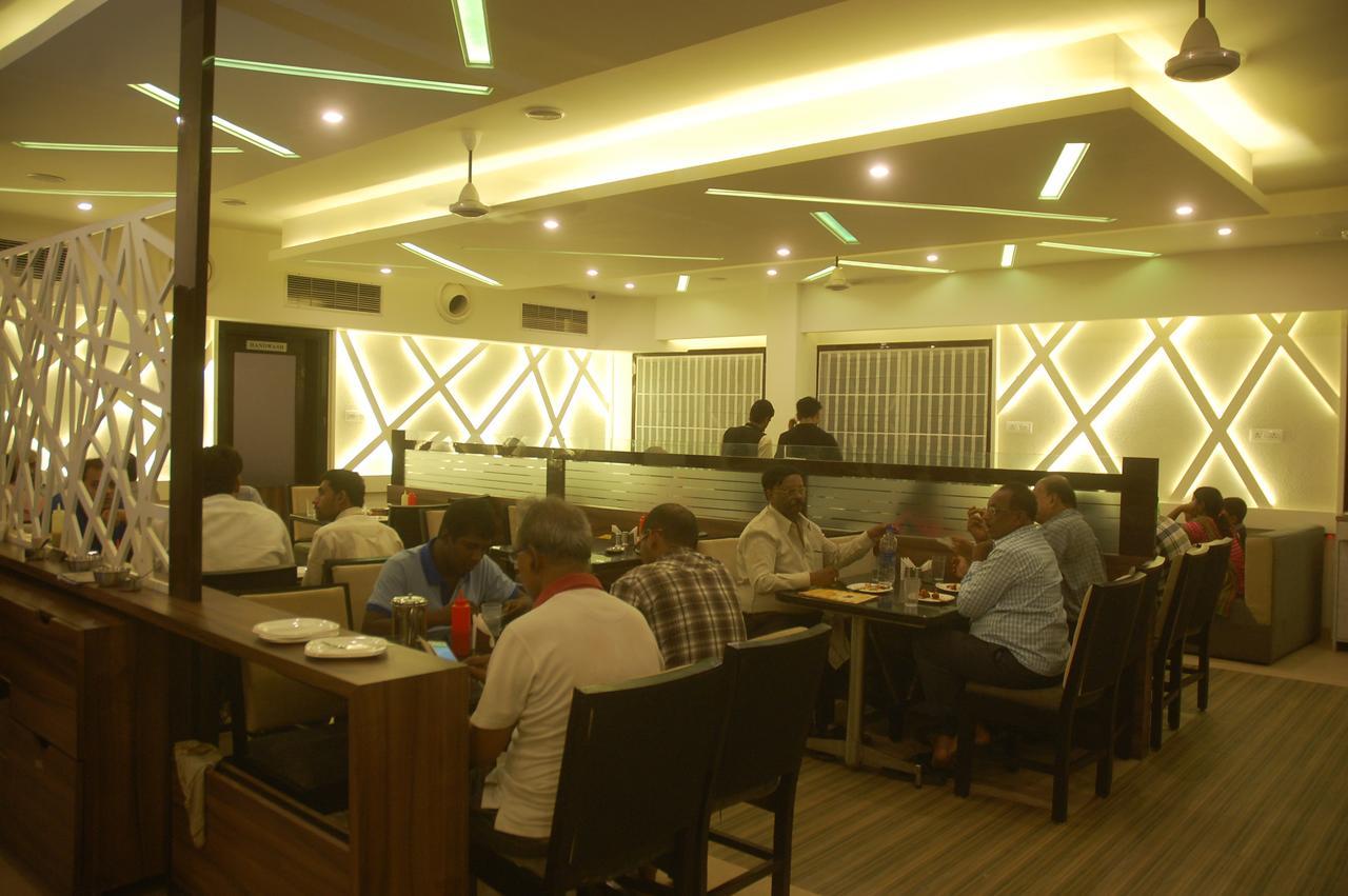 Hotel Swathi 호스펫 외부 사진
