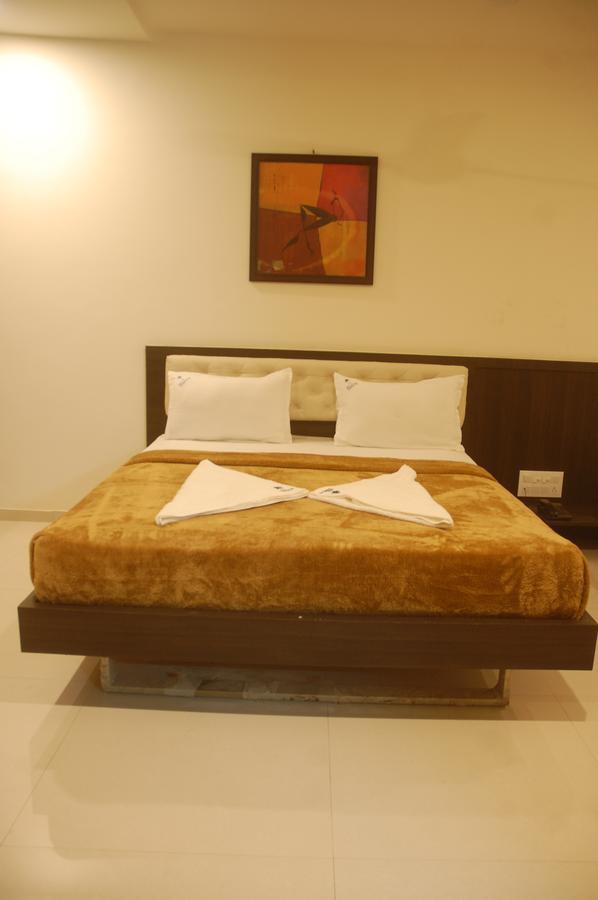 Hotel Swathi 호스펫 외부 사진