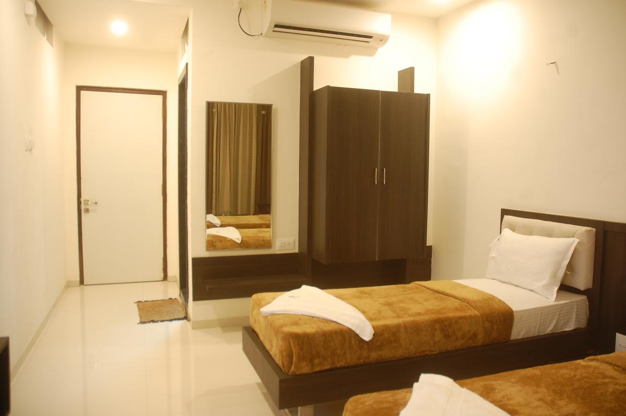 Hotel Swathi 호스펫 외부 사진