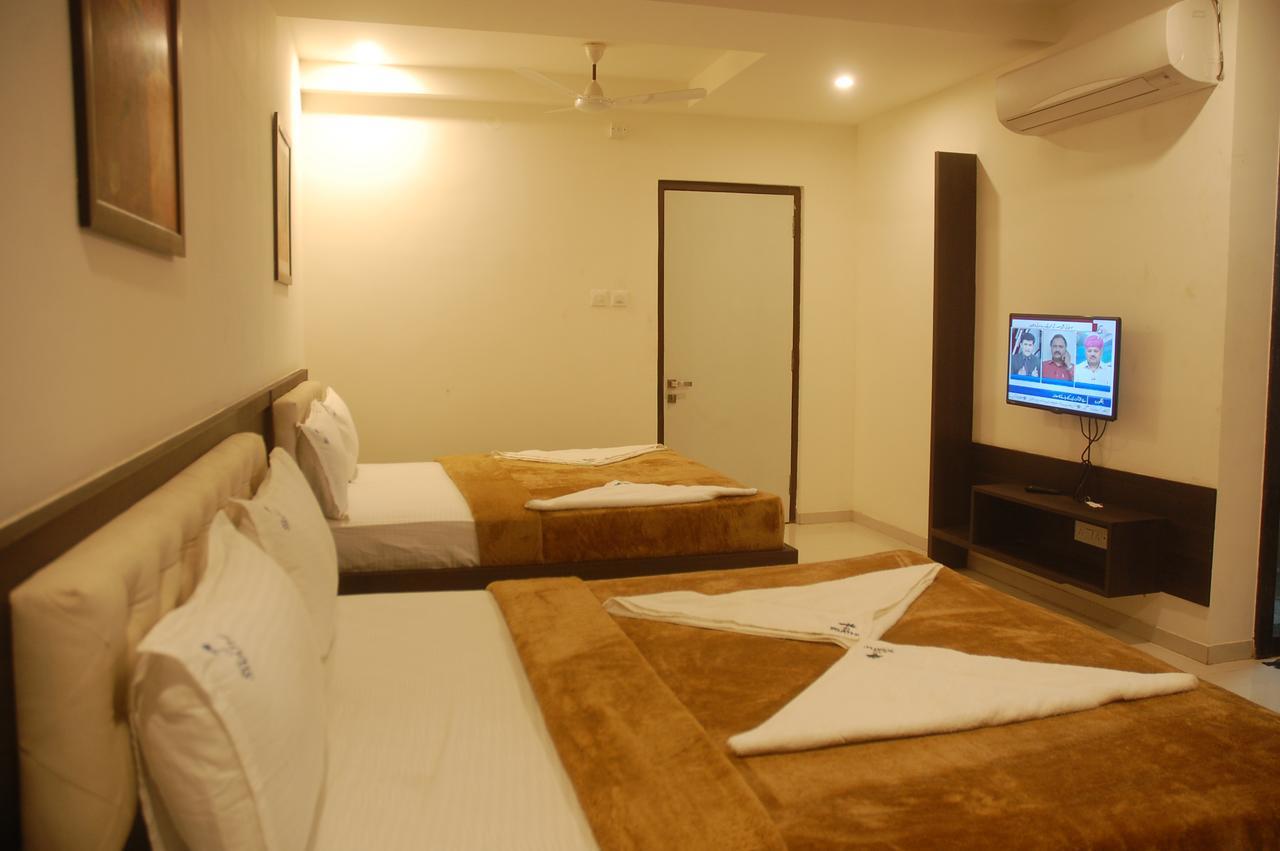 Hotel Swathi 호스펫 외부 사진