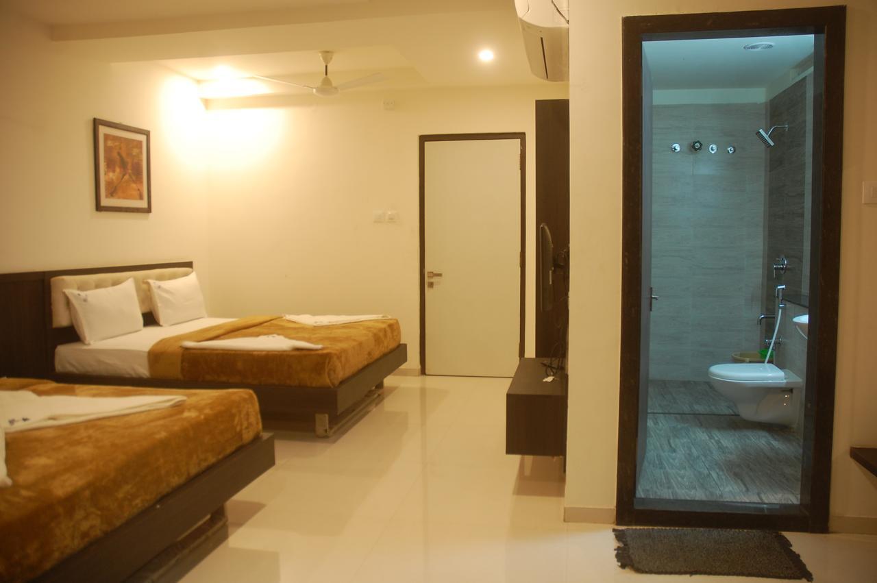 Hotel Swathi 호스펫 외부 사진