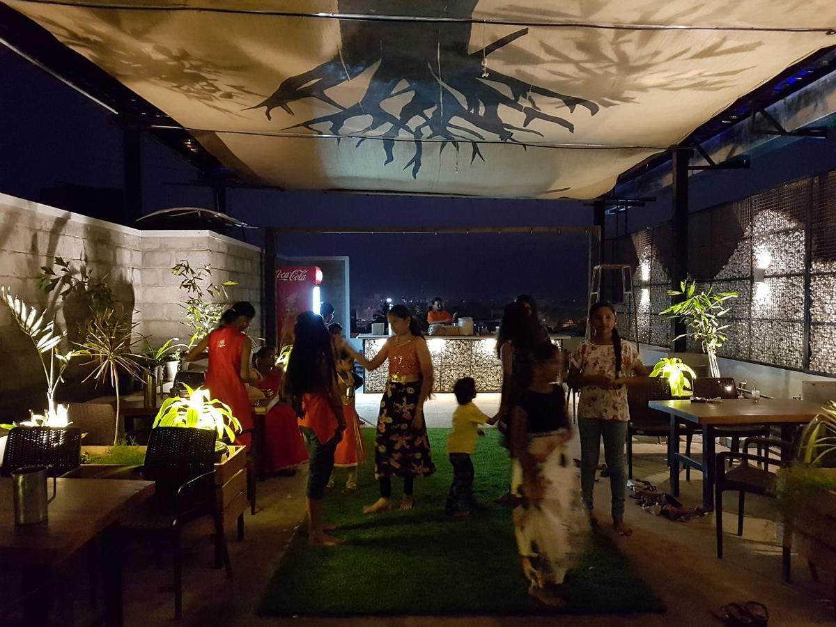 Hotel Swathi 호스펫 외부 사진